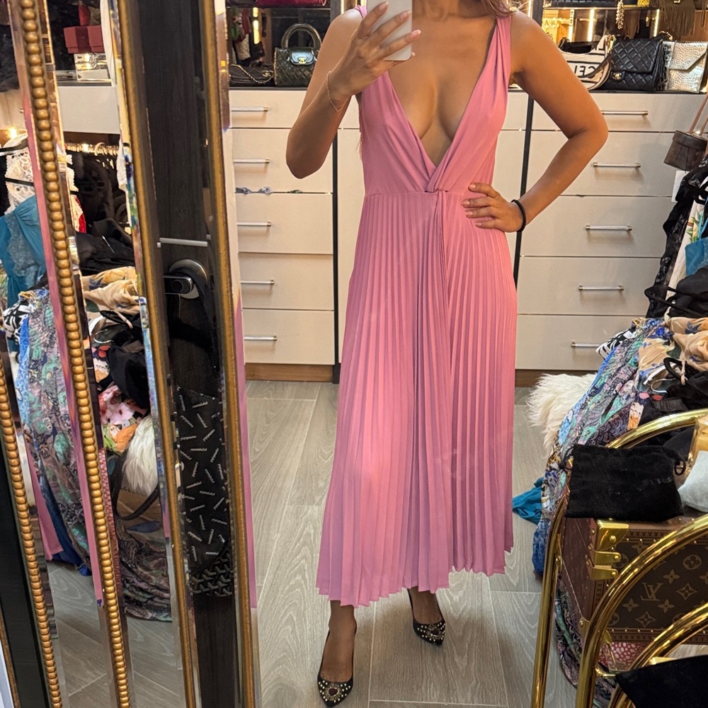 Elegant Pink Pleated Dress